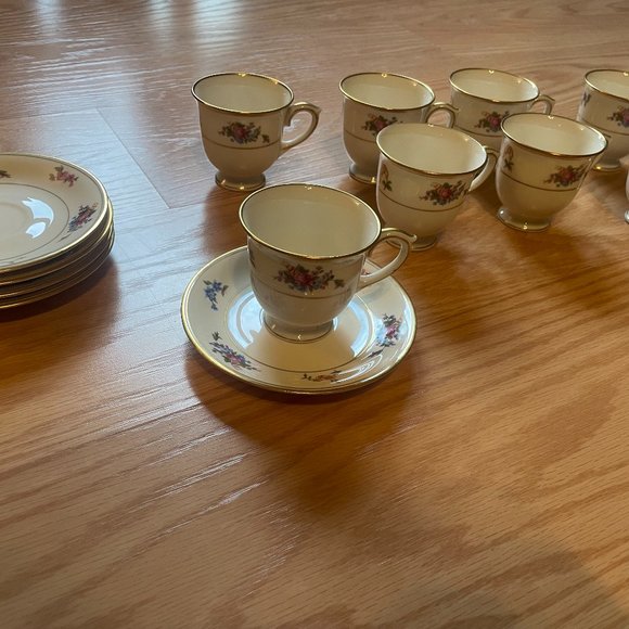 Lamberton Ivory China: "Rose of Lamberton" Petite Tea Set - Picture 1 of 10